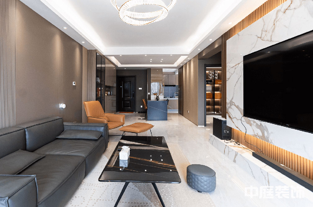 黃有斌：翡翠時光&mdash;&mdash;精工、材質(zhì)打造現(xiàn)代新輕奢生活