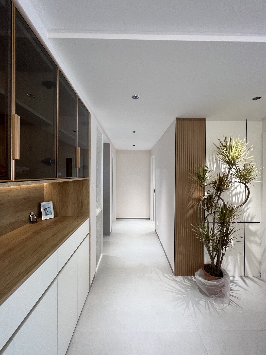 南寧二手房全拆裝修有哪些要注意？現(xiàn)代簡(jiǎn)約-走廊